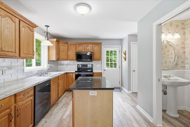 8 Rebecca Rd, Freetown, MA 02702