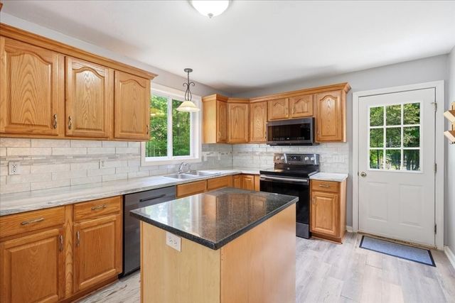 8 Rebecca Rd, Freetown, MA 02702