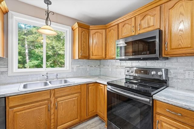 8 Rebecca Rd, Freetown, MA 02702