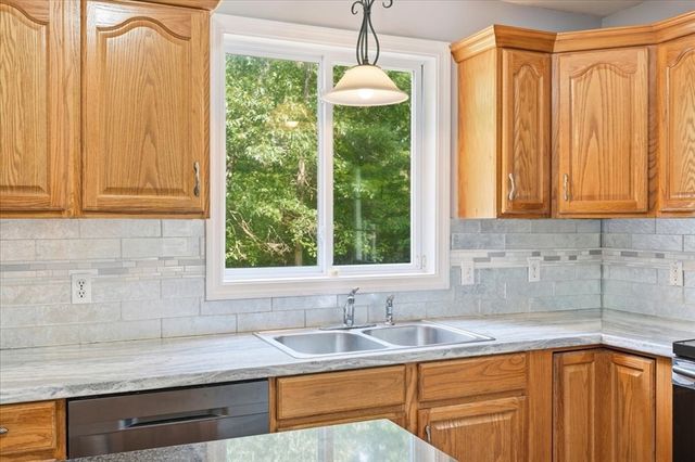 8 Rebecca Rd, Freetown, MA 02702
