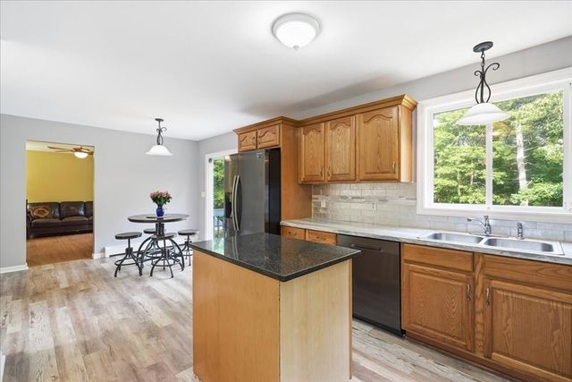 8 Rebecca Rd, Freetown, MA 02702