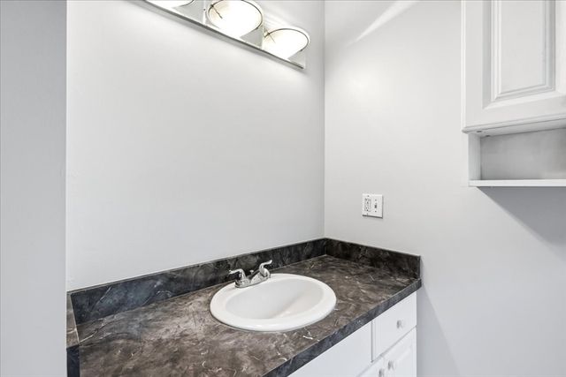 8 Rebecca Rd, Freetown, MA 02702