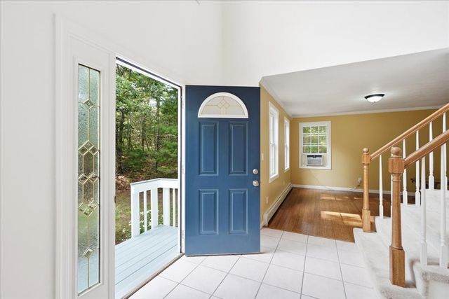 8 Rebecca Rd, Freetown, MA 02702