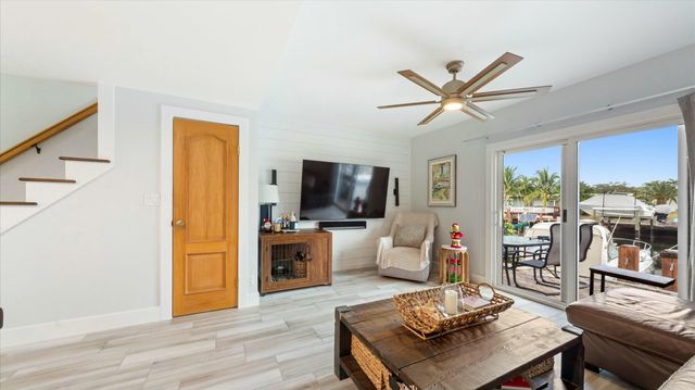 2555 NE 15th Street, Pompano Beach, FL 33062