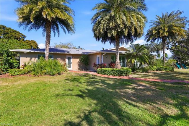 74 Aqua LN, North Fort Myers, FL 33903