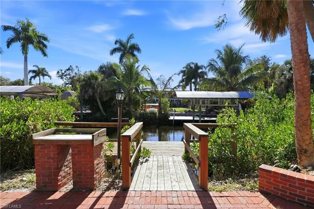 74 Aqua LN, North Fort Myers, FL 33903