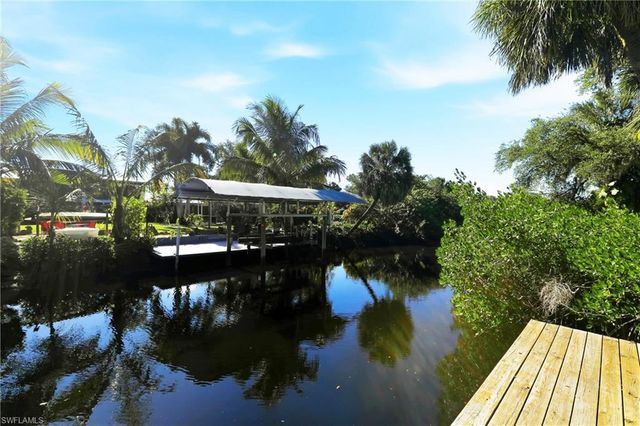 74 Aqua LN, North Fort Myers, FL 33903