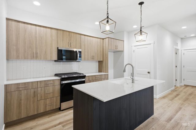 6925 S Harvest Cove Ave, Boise, ID 83709