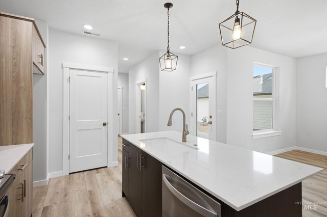 6925 S Harvest Cove Ave, Boise, ID 83709