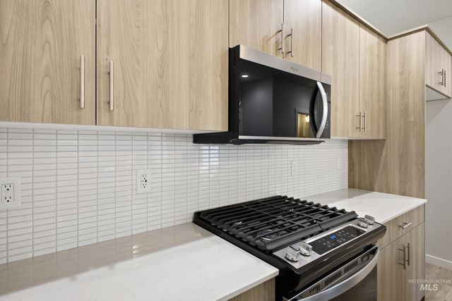 6925 S Harvest Cove Ave, Boise, ID 83709