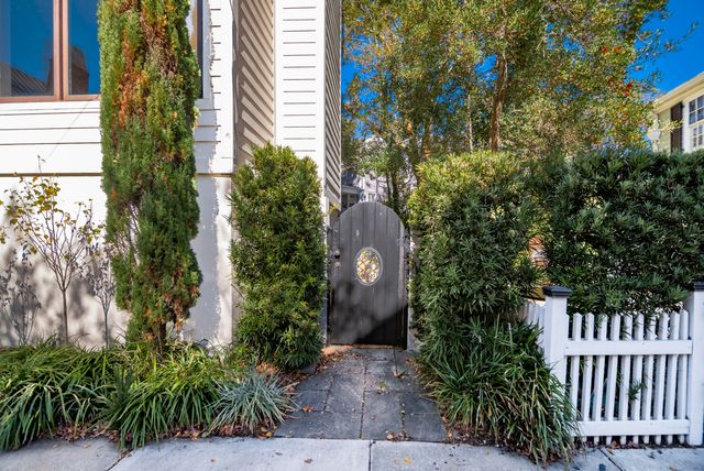 156 Tradd Street E, Charleston, SC 29401