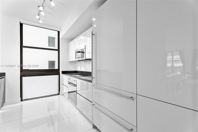 1010 Brickell Ave 1405, Miami, FL 33131