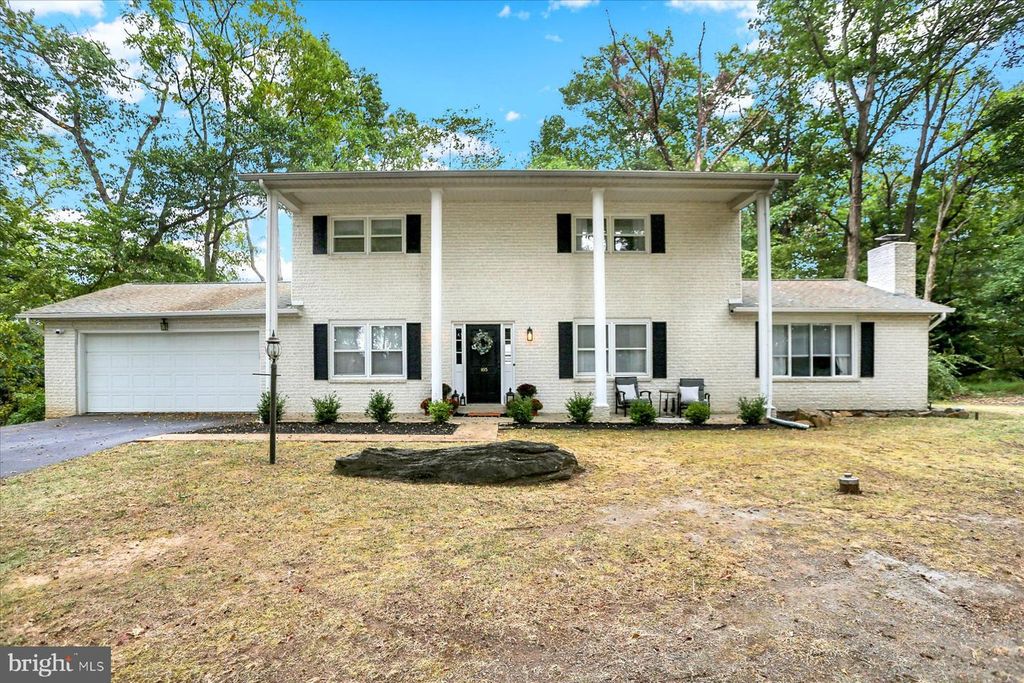 105 HICKORY ROAD, Carlisle, PA 17015