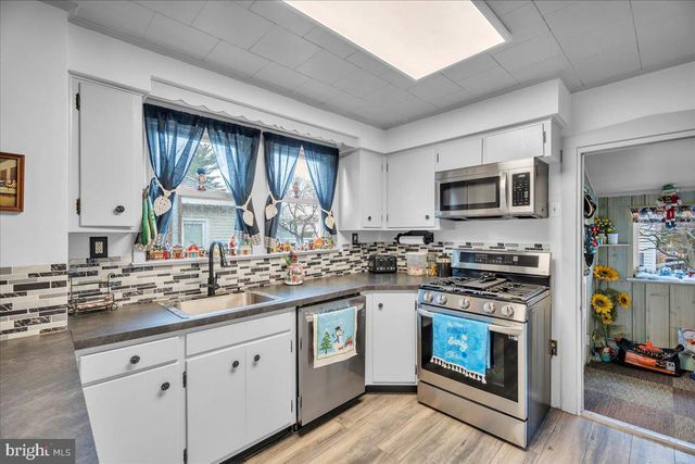 304 E LINDEN AVE, Lindenwold, NJ 08021