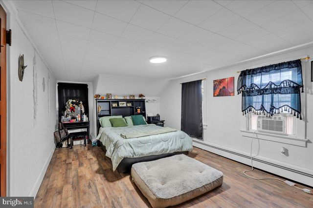 304 E LINDEN AVE, Lindenwold, NJ 08021