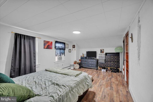 304 E LINDEN AVE, Lindenwold, NJ 08021