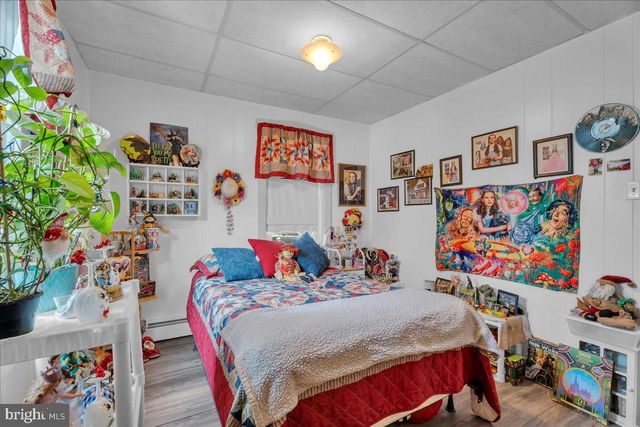 304 E LINDEN AVE, Lindenwold, NJ 08021