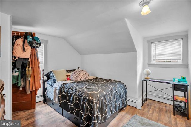 304 E LINDEN AVE, Lindenwold, NJ 08021