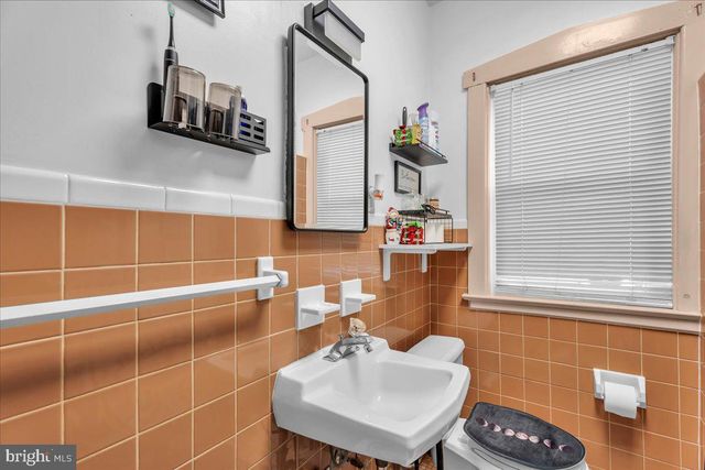 304 E LINDEN AVE, Lindenwold, NJ 08021