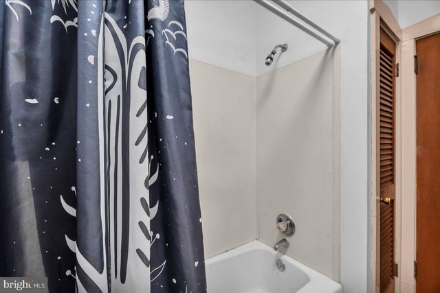 304 E LINDEN AVE, Lindenwold, NJ 08021