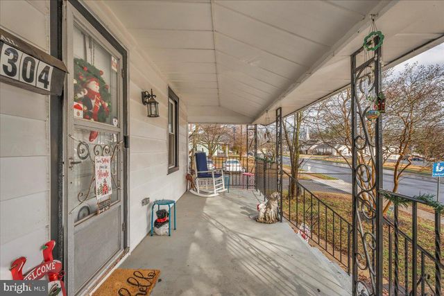 304 E LINDEN AVE, Lindenwold, NJ 08021