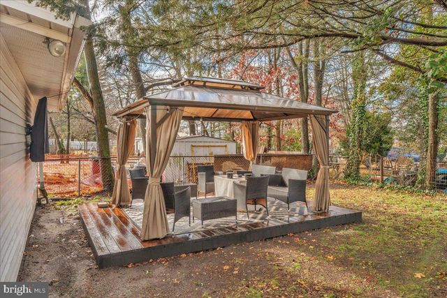 304 E LINDEN AVE, Lindenwold, NJ 08021