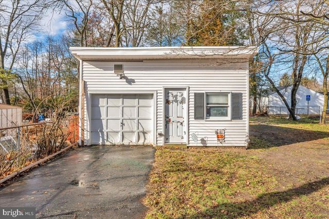 304 E LINDEN AVE, Lindenwold, NJ 08021