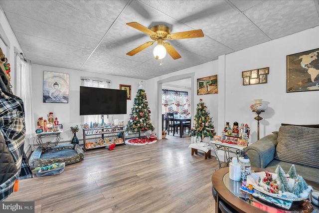 304 E LINDEN AVE, Lindenwold, NJ 08021