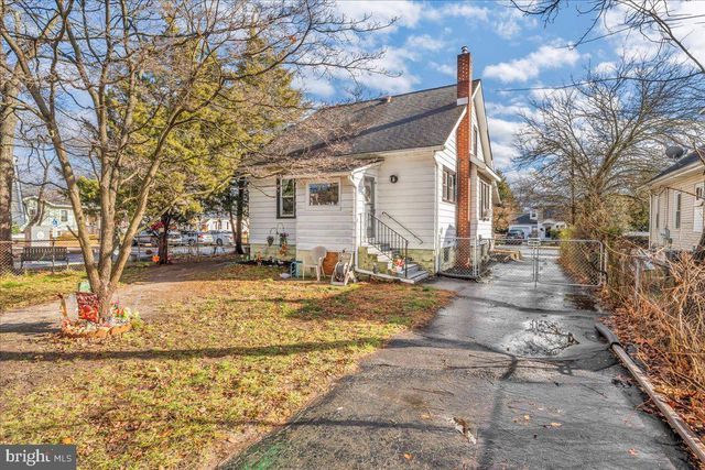 304 E LINDEN AVE, Lindenwold, NJ 08021