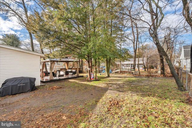 304 E LINDEN AVE, Lindenwold, NJ 08021