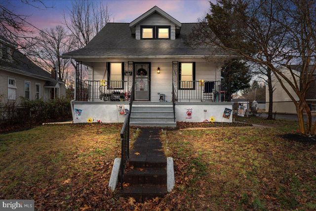 304 E LINDEN AVE, Lindenwold, NJ 08021