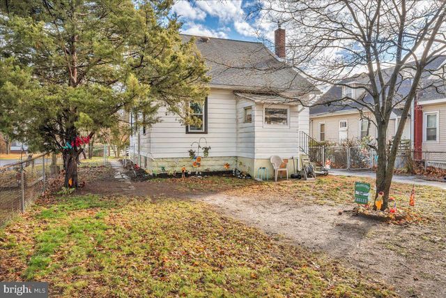 304 E LINDEN AVE, Lindenwold, NJ 08021