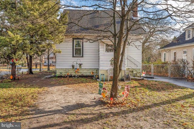 304 E LINDEN AVE, Lindenwold, NJ 08021