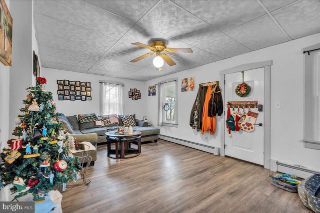 304 E LINDEN AVE, Lindenwold, NJ 08021