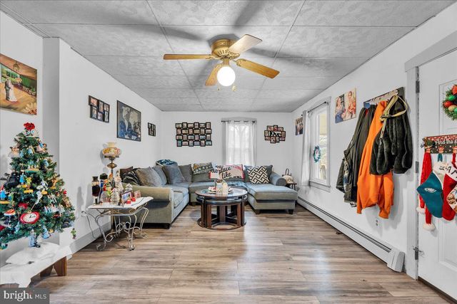 304 E LINDEN AVE, Lindenwold, NJ 08021