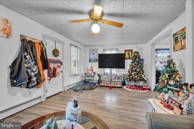 304 E LINDEN AVE, Lindenwold, NJ 08021