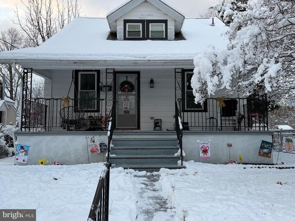 304 E LINDEN AVE, Lindenwold, NJ 08021