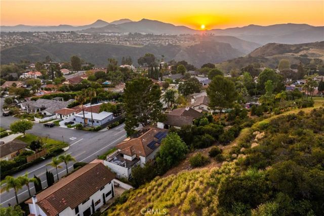 2044 Calle Yucca, Thousand Oaks, CA 91360