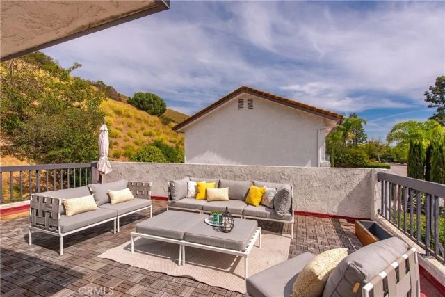 2044 Calle Yucca, Thousand Oaks, CA 91360