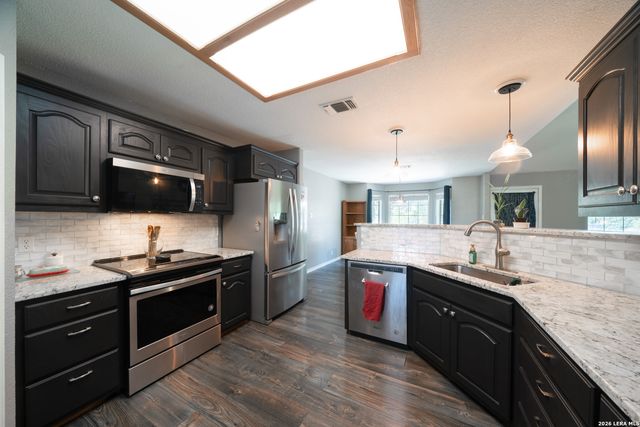 312 Rose Garden, La Vernia, TX 78121