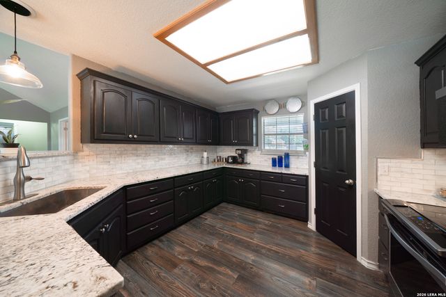 312 Rose Garden, La Vernia, TX 78121