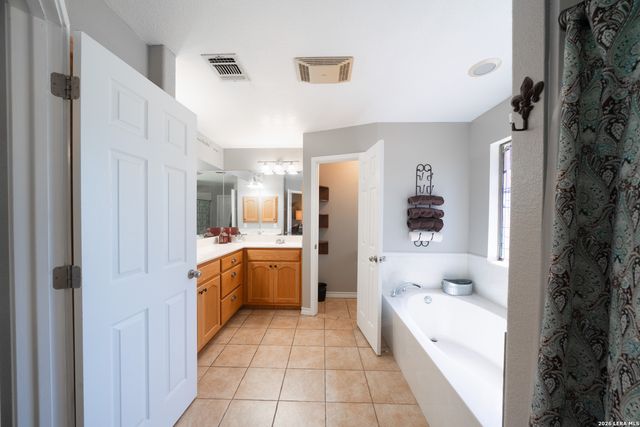 312 Rose Garden, La Vernia, TX 78121