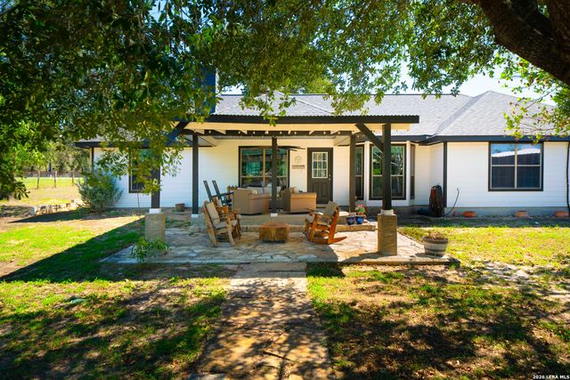 312 Rose Garden, La Vernia, TX 78121