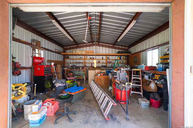 312 Rose Garden, La Vernia, TX 78121