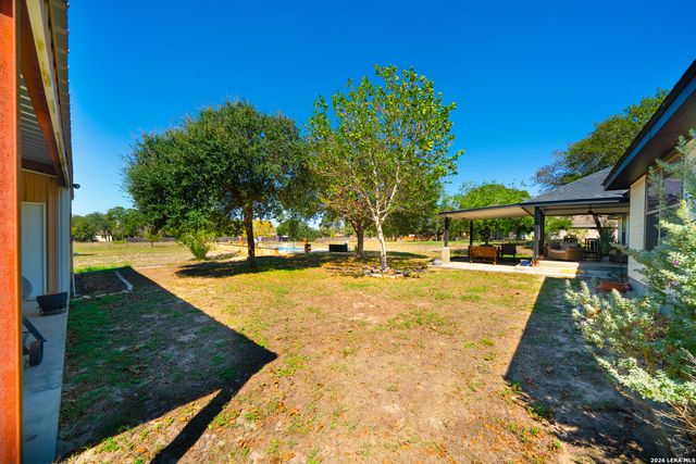 312 Rose Garden, La Vernia, TX 78121