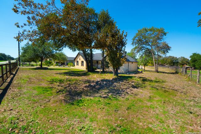 312 Rose Garden, La Vernia, TX 78121