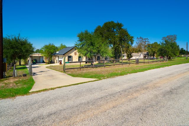 312 Rose Garden, La Vernia, TX 78121