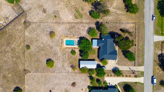 312 Rose Garden, La Vernia, TX 78121