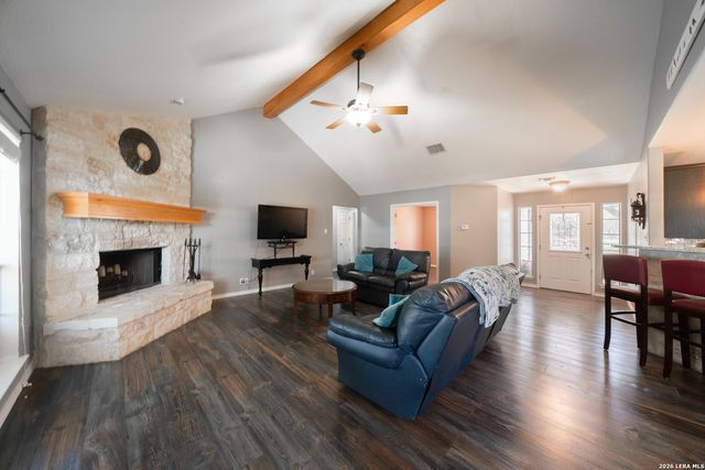 312 Rose Garden, La Vernia, TX 78121