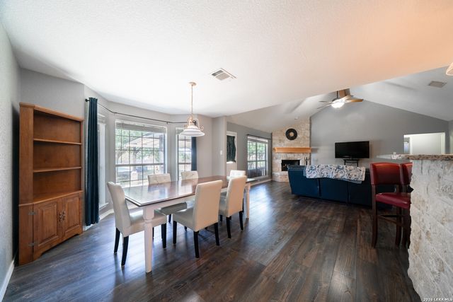 312 Rose Garden, La Vernia, TX 78121